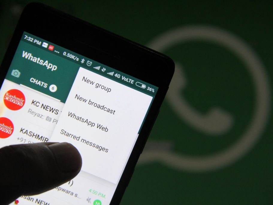 how to log out of whatsapp on iphone or android